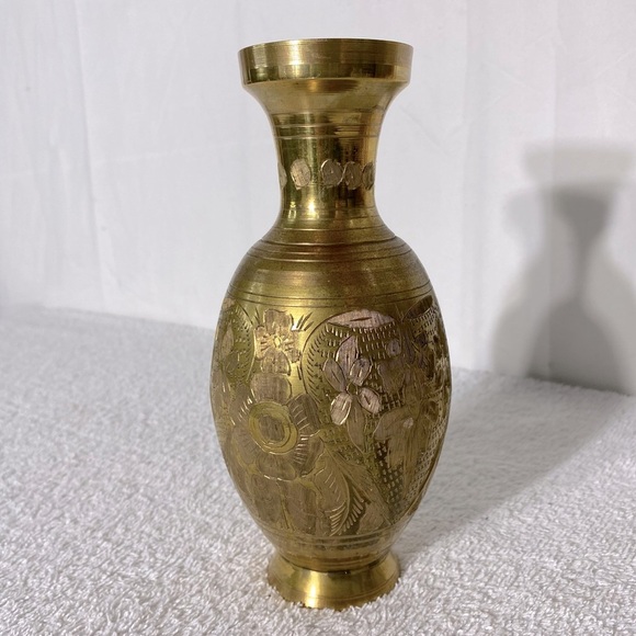 Vintage Elegant Brass Vase W Floral Pattern - Picture 8 of 10